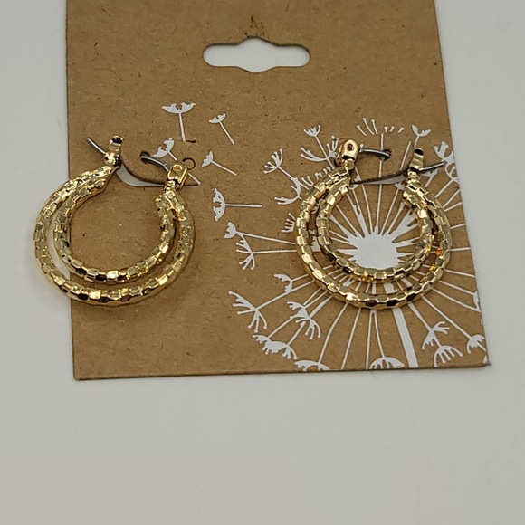 Fashion gold tone dainty Hoop earrings - Picture 5 of 5